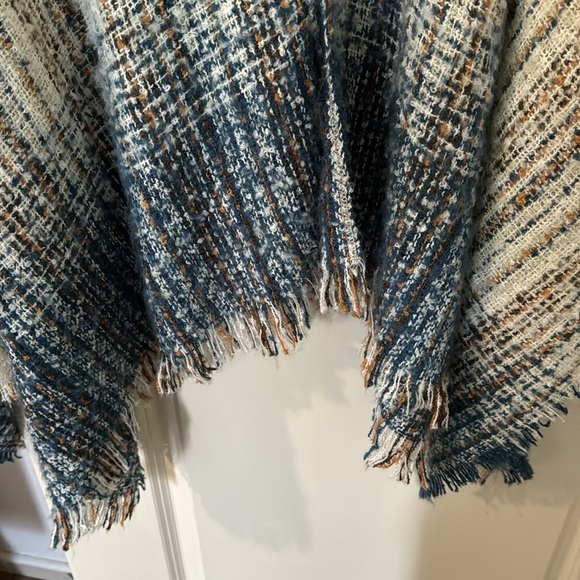 Steve Madden poncho - Picture 5 of 6